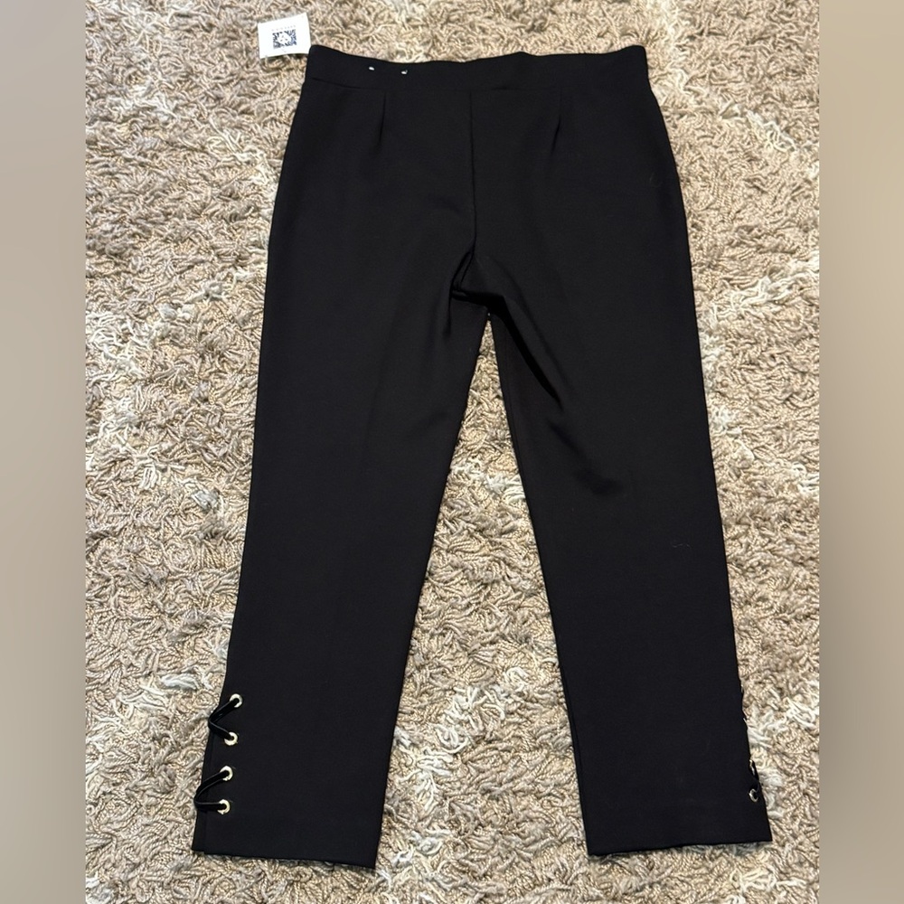 NWT Anne Klein Black Cropped/Ankle Pants with Gold Grommet Detail size 10